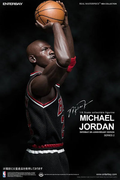 1/6 Real Masterpiece Collectible Figure/ Michael Jordan Series 2 #23 Black Uniformㅤ – Enterbay – ActionFigureBrasil — ângulo diferente