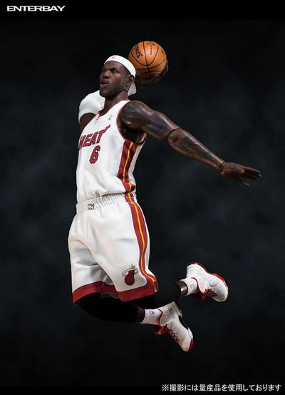 1/6 Real Masterpiece Collectible Figure NBA Collection LeBron Jamesㅤ – Enterbay – ActionFigureBrasil — acessórios