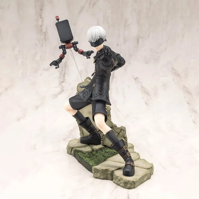 9S – Kotobukiya – ActionFigure Brasil — com base expositora