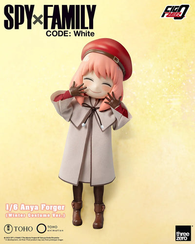 Anya Forger (Winter Costume Version) – Threezero – ActionFigure Brasil — com base expositora