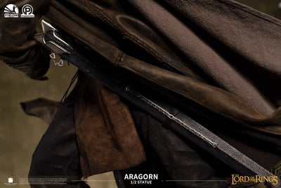 Aragorn - LIMITED EDITION: 499 – Infinity Studio – ActionFigure Brasil — com base expositora