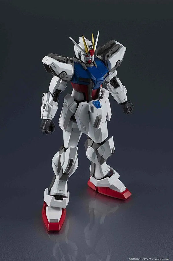 Bandai Gundam Universe GAT-X105 Strike Gundam Figure (Gundam SEED)ㅤ – Bandai Spirits – ActionFigureBrasil