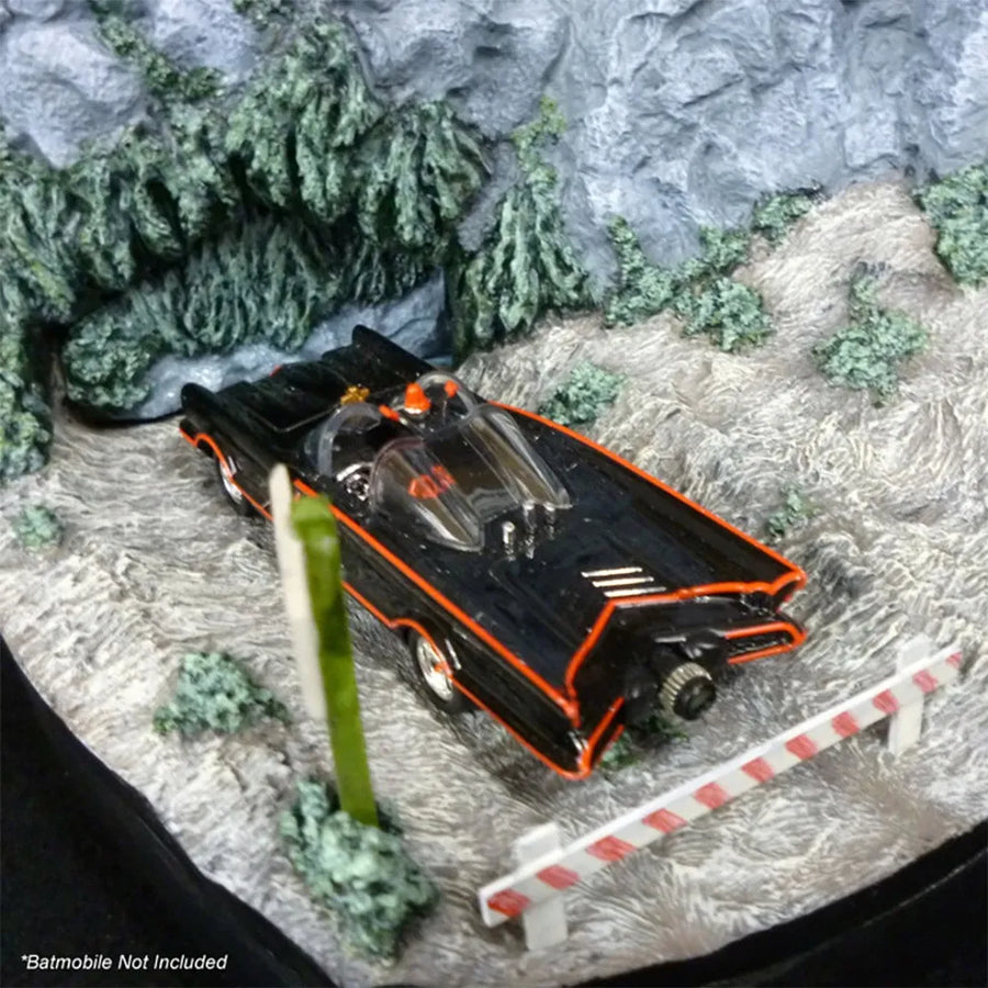 Batcave - LIMITED EDITION: 500 – Factory Entertainment – ActionFigure Brasil