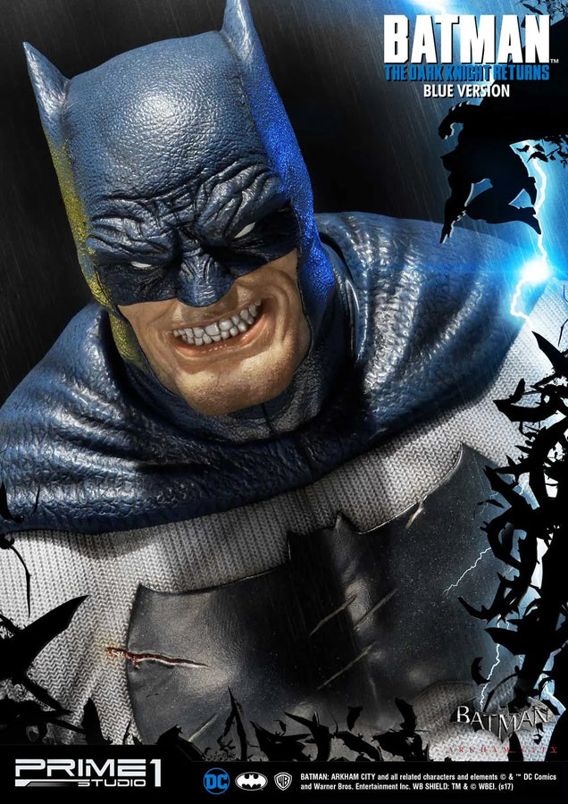 Batman (Blue Version) Batman: Arkham City (The Dark Knight Returns) – Prime1Studio – ActionFigure Brasil