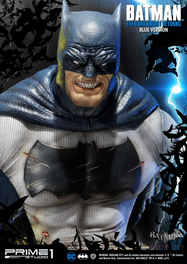 Batman (Blue Version) Batman: Arkham City (The Dark Knight Returns) – Prime1Studio – ActionFigure Brasil