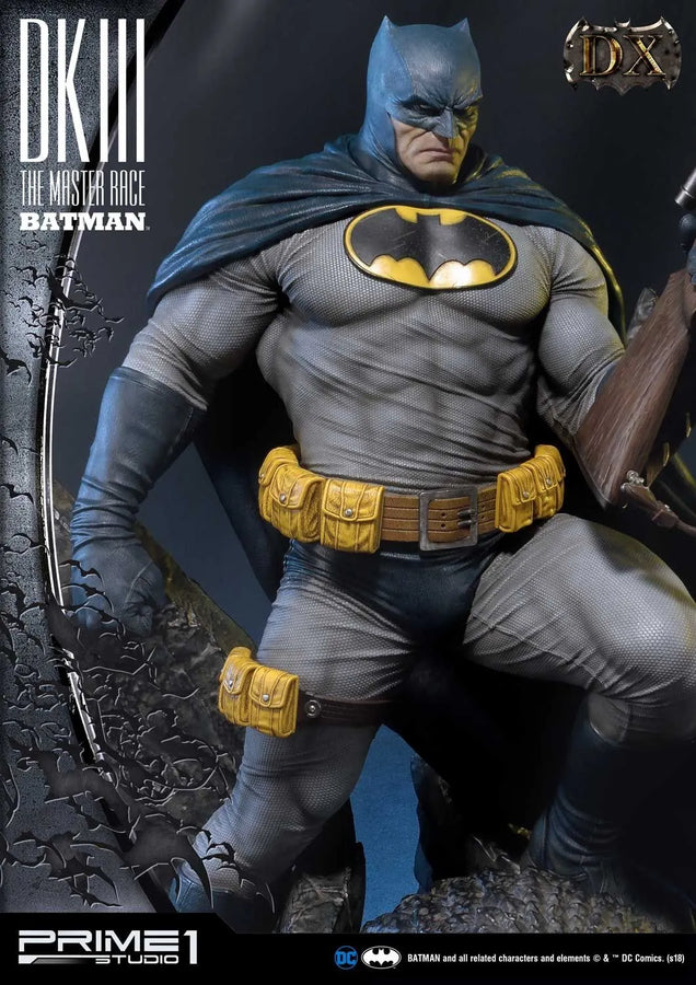 Batman (Deluxe Version) Batman Dark Knight III The Master Race (Comics) – Prime1Studio – ActionFigure Brasil