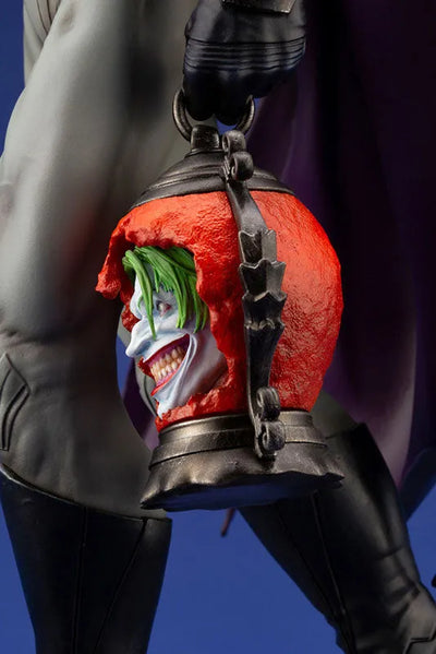 Batman: Last Knight on Earth - Batman - Joker - ARTFX - 1/6 (Kotobukiya)ㅤ – Kotobukiya – ActionFigureBrasil — com base expositora