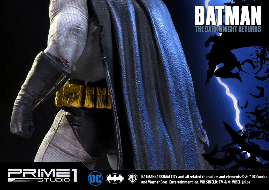Batman (Regular Version) Batman: Arkham City – Prime1Studio – ActionFigure Brasil