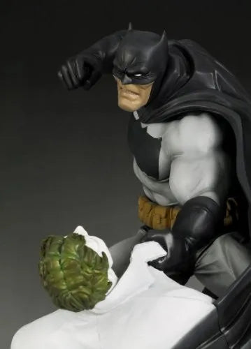 Batman: The Dark Knight Returns - Batman - Joker - ARTFX Statue - 1/6 - Hunt the Dark Knight (Kotobukiya)ㅤ – Kotobukiya – ActionFigureBrasil
