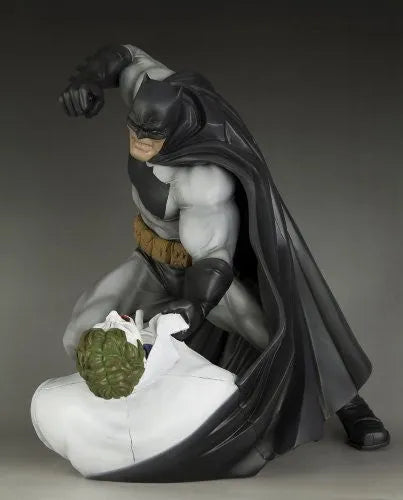 Batman: The Dark Knight Returns - Batman - Joker - ARTFX Statue - 1/6 - Hunt the Dark Knight (Kotobukiya)ㅤ – Kotobukiya – ActionFigureBrasil