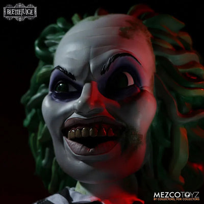 Beetlejuice - Beetlejuice 15 Inch Mega Scale Figureㅤ – Mezco – ActionFigureBrasil — close