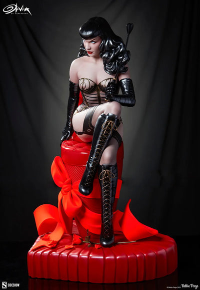 Bettie Page: Love Hurts - LIMITED EDITION: 450 – Sideshow Collectibles – ActionFigure Brasil — embalagem