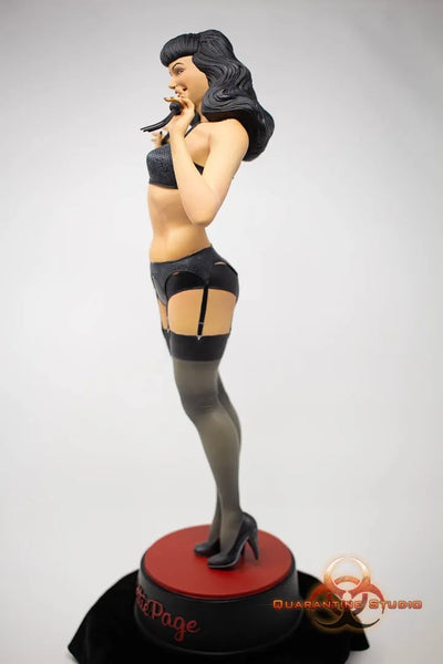 Bettie Page – Quarantine Studio – ActionFigure Brasil — ângulo diferente