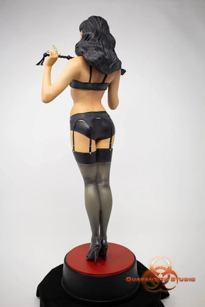 Bettie Page – Quarantine Studio – ActionFigure Brasil — detalhe do produto