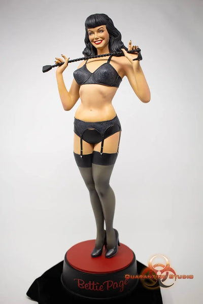 Bettie Page – Quarantine Studio – ActionFigure Brasil — embalagem