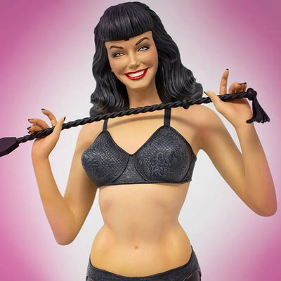 Bettie Page – Quarantine Studio – ActionFigure Brasil — embalagem