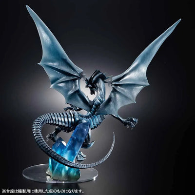 Blue-Eyes White Dragon (Holographic Edition) – MegaHouse – ActionFigure Brasil — iluminação de estúdio