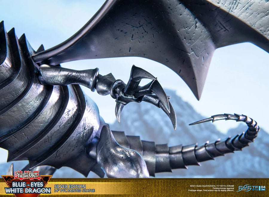 Blue-Eyes White Dragon (Silver Variant) (Silver) – First 4 Figures – ActionFigure Brasil