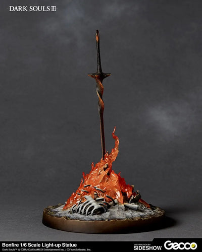 Bonfire Light-Up – Gecco Co. – ActionFigure Brasil — com base expositora