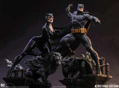Catwoman - LIMITED EDITION: 150 (Sixth Scale) – Tweeterhead – ActionFigure Brasil — com base expositora