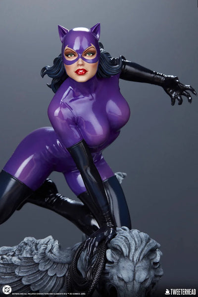 Catwoman (Purple Edition) - LIMITED EDITION: 150 (Variant - Quarter Scale) – Tweeterhead – ActionFigure Brasil — ambientada