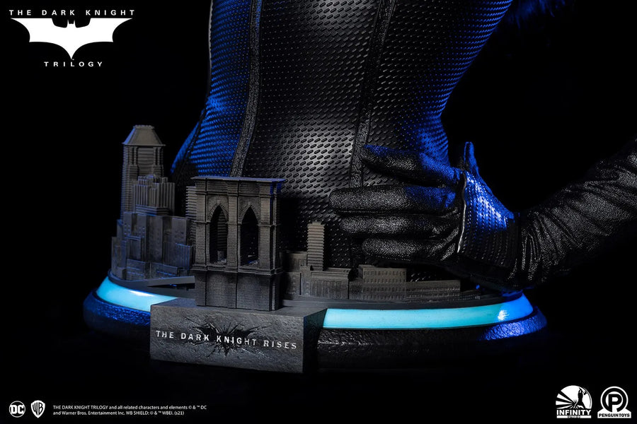 Catwoman (Selina Kyle) - LIMITED EDITION: 399 – Infinity Studio X Penguin Toys – ActionFigure Brasil