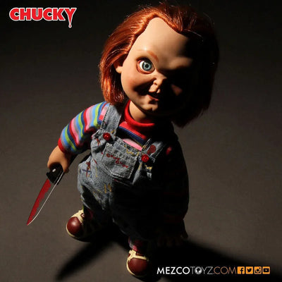 Child's Play - Good Guy Chucky 15 Inch Talking Figureㅤ – Mezco – ActionFigureBrasil — ângulo diferente