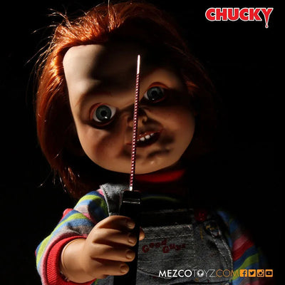 Child's Play - Good Guy Chucky 15 Inch Talking Figureㅤ – Mezco – ActionFigureBrasil — ambientada