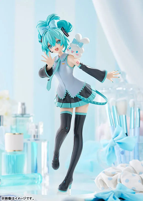 Cinnamoroll - Vocaloid - Hatsune Miku - Hatsune Miku x Cinnamoroll - Pop Up Parade - Cinnamoroll Collaboration Ver., L (Good Smile Company)ㅤ – Good Smile Company – ActionFigureBrasil