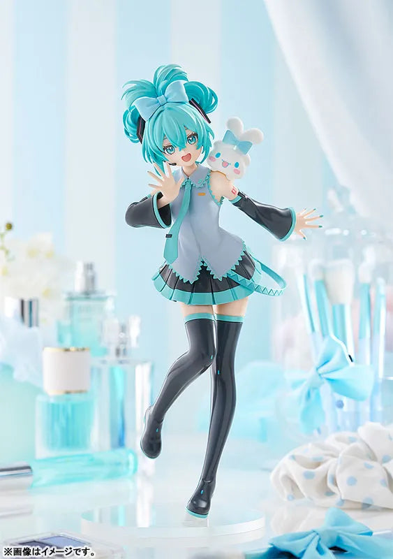 Cinnamoroll - Vocaloid - Hatsune Miku - Hatsune Miku x Cinnamoroll - Pop Up Parade - Cinnamoroll Collaboration Ver., L (Good Smile Company)ㅤ – Good Smile Company – ActionFigureBrasil