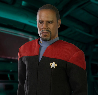 Commander Benjamin Sisko – EXO-6 – ActionFigure Brasil — com base expositora