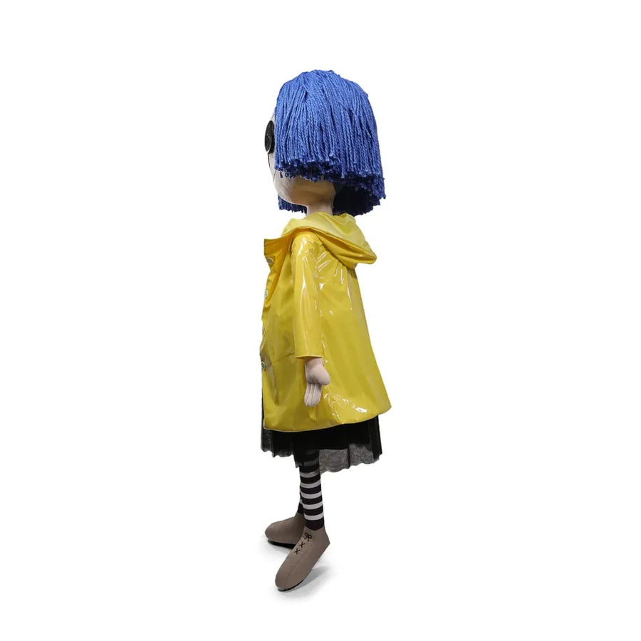 Coraline with Button Eyes Life-Size Plush – Kidrobot – ActionFigure Brasil