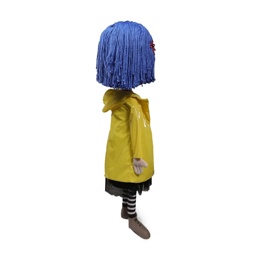 Coraline with Button Eyes Life-Size Plush – Kidrobot – ActionFigure Brasil