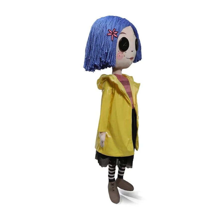 Coraline with Button Eyes Life-Size Plush – Kidrobot – ActionFigure Brasil