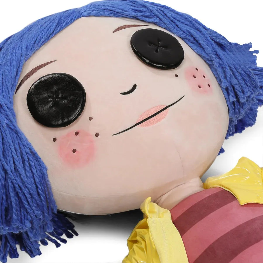 Coraline with Button Eyes Life-Size Plush – Kidrobot – ActionFigure Brasil