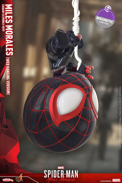 CosBaby Marvel's Spider-Man: Miles Morales Size S Miles Morales / Spider-Man (Web Hanging)ㅤ – Hot Toys – ActionFigureBrasil — ângulo diferente