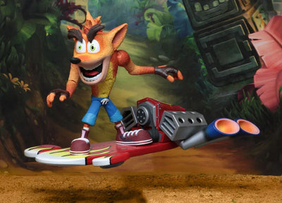 Crash Bandicoot - Hover Board Crash Bandicoot 5.5 Inch Action Figureㅤ – NECA – ActionFigureBrasil — com base expositora