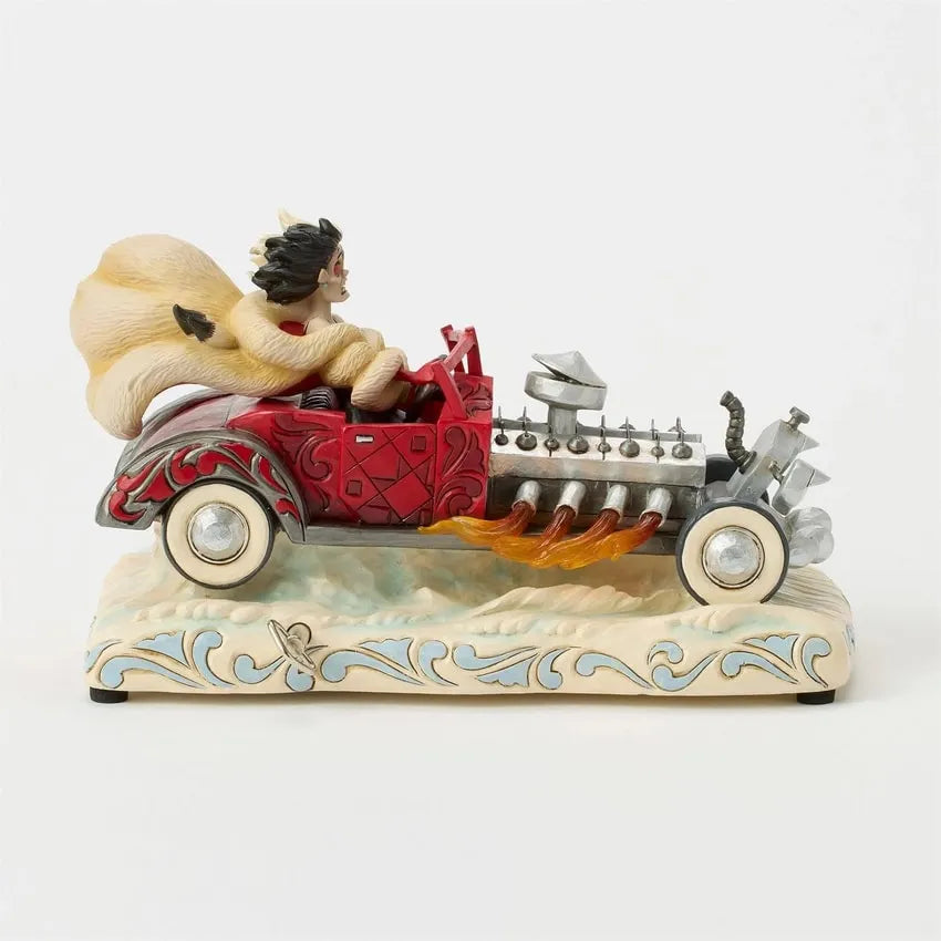 Cruella in Car Scene – Enesco, LLC – ActionFigure Brasil