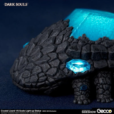 Crystal Lizard Light-Up – Gecco Co. – ActionFigure Brasil — com base expositora