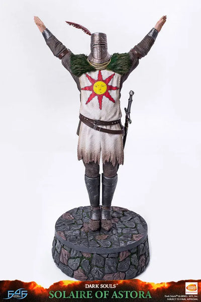 DARK SOULS - Solaire of Astora Statueㅤ – First 4 Figures – ActionFigureBrasil — ângulo diferente