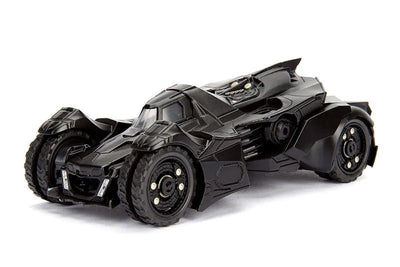 "DC Comics" 1/24 Diecast Vehicle Batmobile & Batman [Game "Batman: Arkam Knight"]ㅤ – Jada Toys – ActionFigureBrasil — ângulo diferente