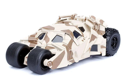"DC Comics" 1/24 Diecast Vehicle Batmobile (Camouflage) & Batman "Dark Knight Rising"ㅤ – Jada Toys – ActionFigureBrasil — ângulo diferente