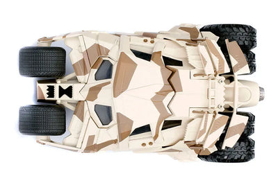 "DC Comics" 1/24 Diecast Vehicle Batmobile (Camouflage) & Batman "Dark Knight Rising"ㅤ – Jada Toys – ActionFigureBrasil — com base expositora