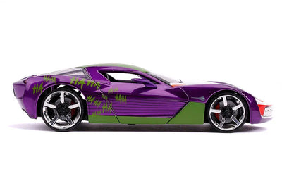 "DC Comics" 1/24 Diecast Vehicle Chevrolet, Corvette Stingray (2009 Model) & Joker [Comic]ㅤ – Jada Toys – ActionFigureBrasil — com base expositora