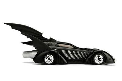 "DC Comics" 1/24 Scale, Diecast Vehicle Batmobile & Batman [Movie "Batman Forever"]ㅤ – Jada Toys – ActionFigureBrasil — ambientada