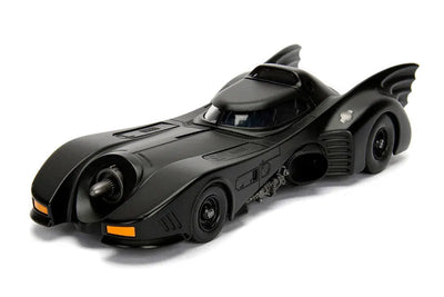 "DC Comics" 1/24 Scale, Diecast Vehicle Batmobile & Batman [Movie "Batman"]ㅤ – Jada Toys – ActionFigureBrasil — ângulo diferente