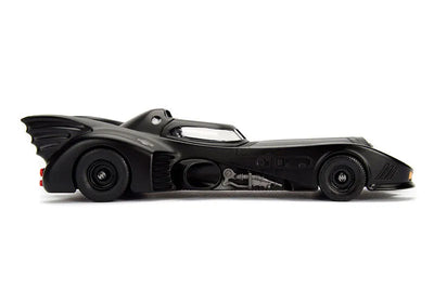 "DC Comics" 1/24 Scale, Diecast Vehicle Batmobile & Batman [Movie "Batman"]ㅤ – Jada Toys – ActionFigureBrasil — com base expositora