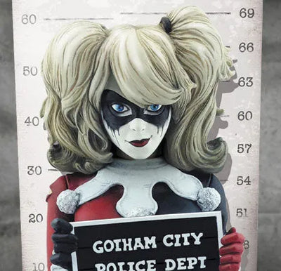 DC Comics - Mini Bust "Mugshot" #01 Harley Quinnㅤ – Cryptozoic – ActionFigureBrasil