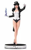 "DC Comics" Statue Cover Girls - Zatannaㅤ – DC Collectibles – ActionFigureBrasil