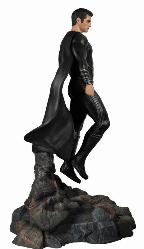 DC Gallery / MAN OF STEEL: Krypton Superman PVC Statueㅤ – Diamond Select Toys – ActionFigureBrasil